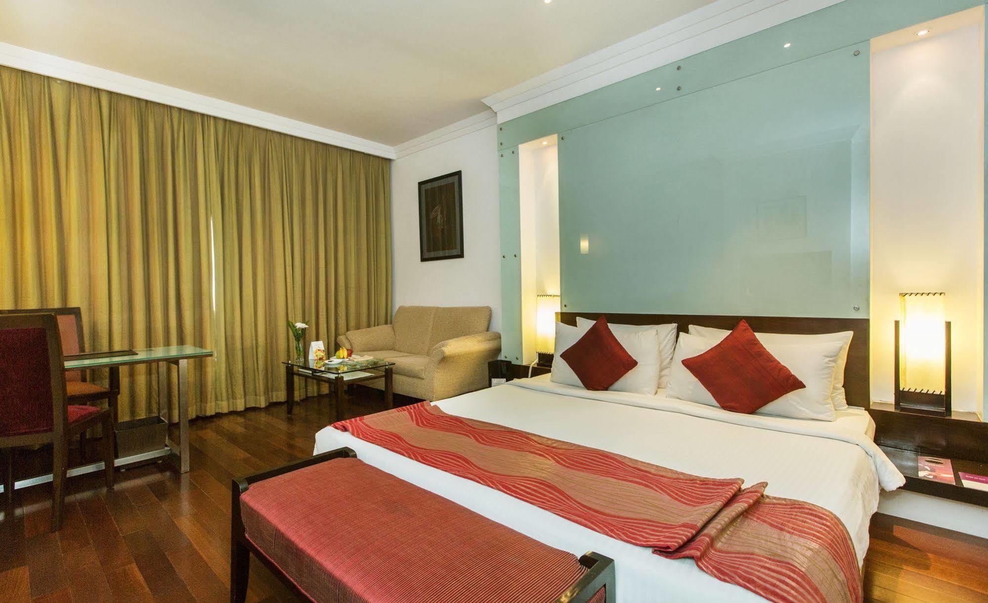 The Chancery Pavilion Bangalore Exterior foto